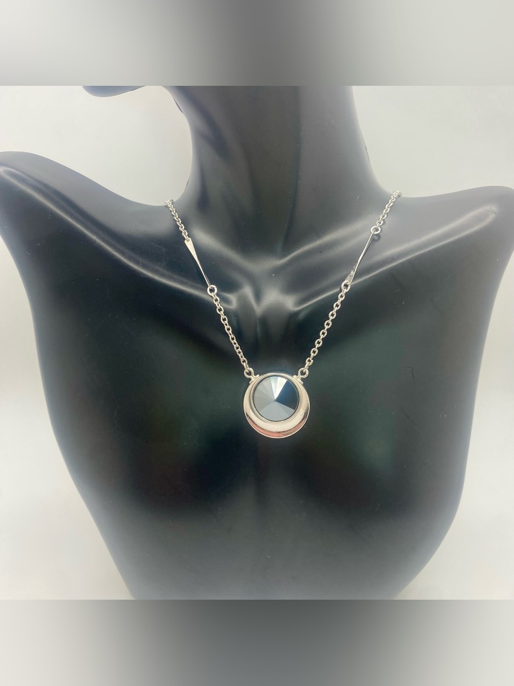Vintage 1976 Sarah Coventry "Jet Set" Hematite Rivoli Pendant Necklace - Picture 2 of 5